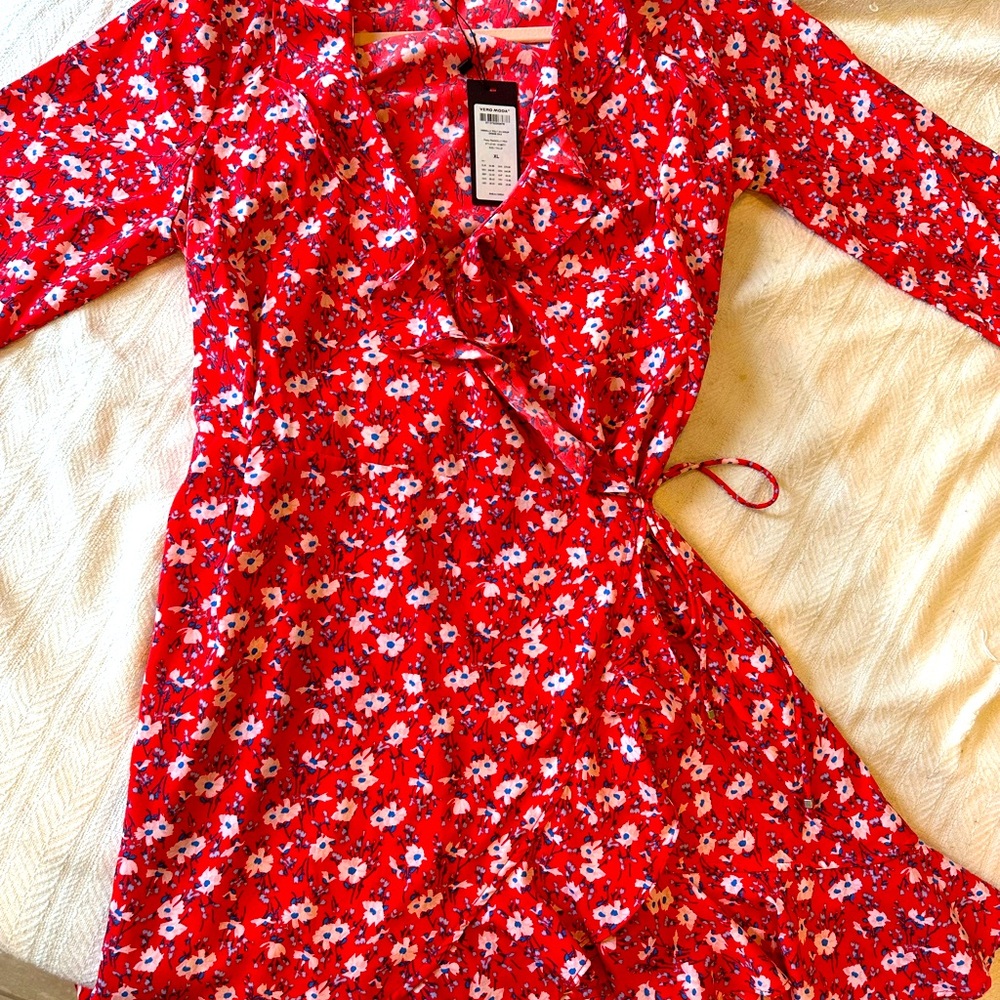 Vero Moda wrap dress size XL, fits more like L. Super pretty, feminine.